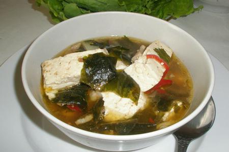 Суп с морепродуктами и тофу. Рестораны Владивостока